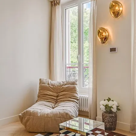 Elegant Flat