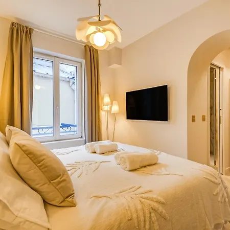 Elegant Flat