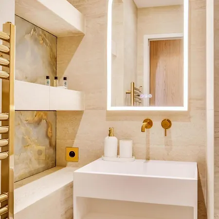 Elegant Flat *